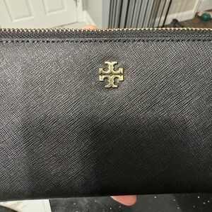 Tory Burch Emerson Wristlet Zip Continental Wallet